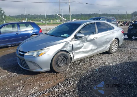 2015 Toyota Camry Le z USA, uszkodzony, nr VIN 4T1BF1FK1FU040302